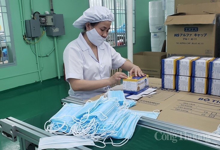 Bên trong nhà máy sản xuất khẩu trang y tế bình ổn giá ben trong nha may san xuat khau trang y te binh on gia