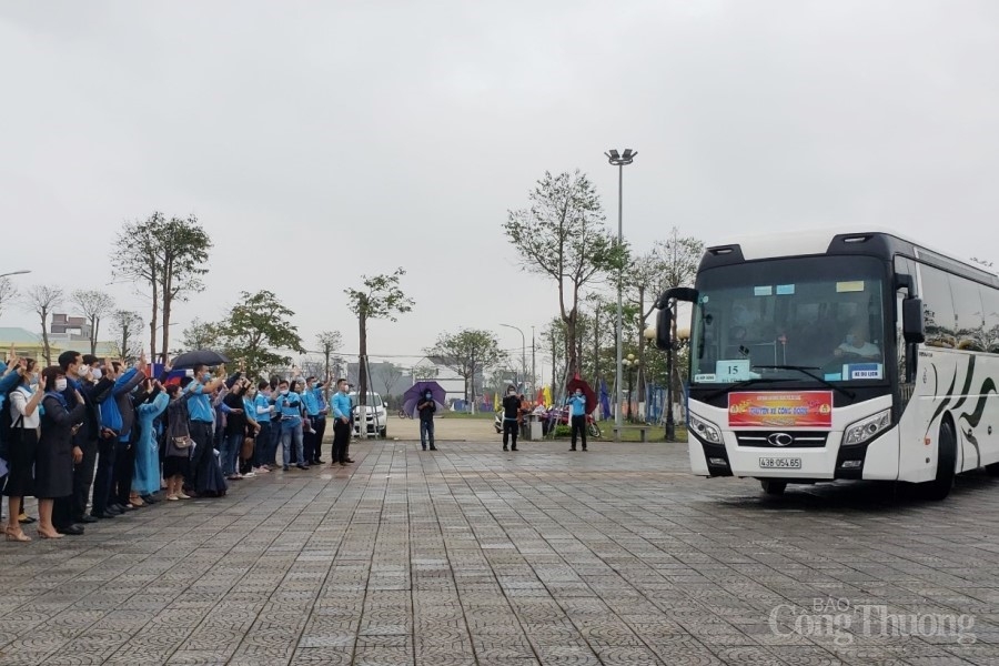 Đà Nẵng: Những chuyến xe đảm bảo phòng chống Covid – 19 đưa người lao động về quê đón Tết