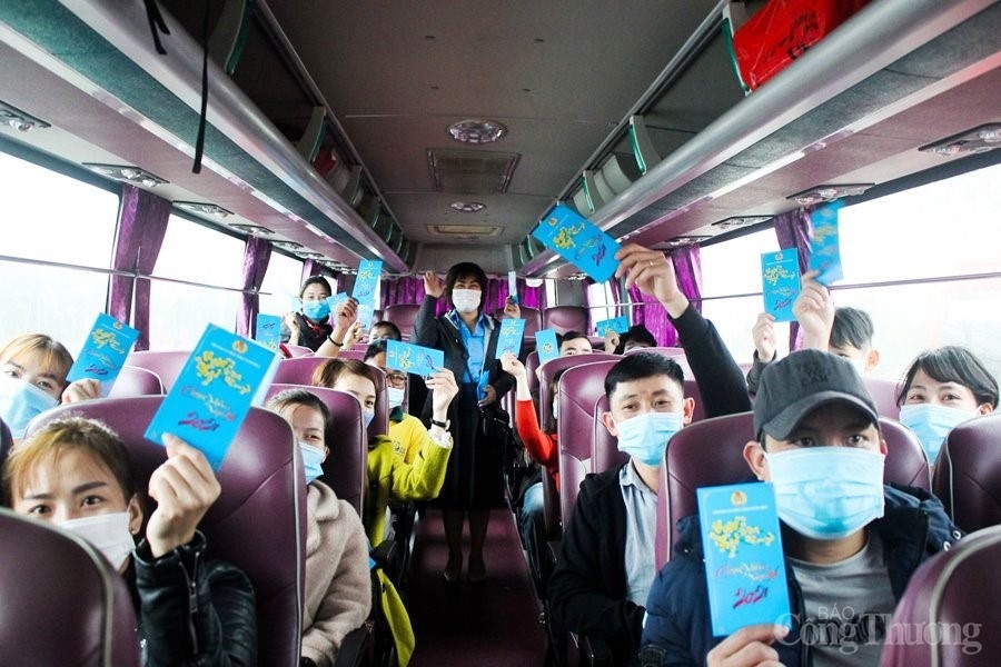 Đà Nẵng: Những chuyến xe đảm bảo phòng chống Covid – 19 đưa người lao động về quê đón Tết