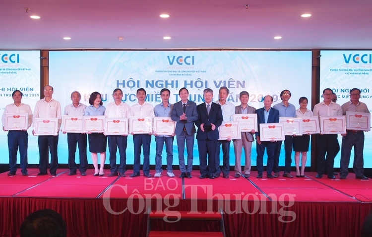 de mien trung tu phat trien duoi muc tiem nang tro thanh cuc tang truong cua ca nuoc