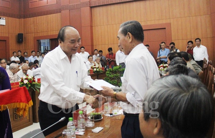 thu tuong nguyen xuan phuc gap mat cac dong chi nguyen lanh dao quang nam da nang