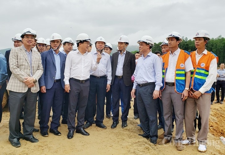 pho thu tuong trinh dinh dung kiem tra tien do thi cong cong trinh 500kv quang trach doc soi