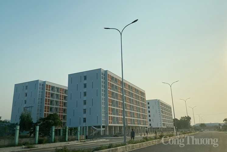 da nang ban giao nhu yeu pham phuc vu cong tac cach ly tai ky tuc xa phia tay