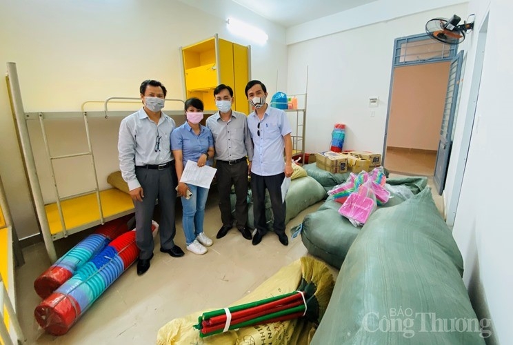 da nang ban giao nhu yeu pham phuc vu cong tac cach ly tai ky tuc xa phia tay