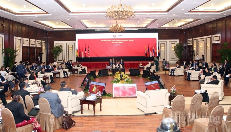 Thông qua 12 sáng kiến, ưu tiên hợp tác kinh tế của Việt Nam trong năm Chủ tịch ASEAN 2020 thong qua 12 sang kien uu tien hop tac kinh te cua viet nam trong nam chu tich asean 2020