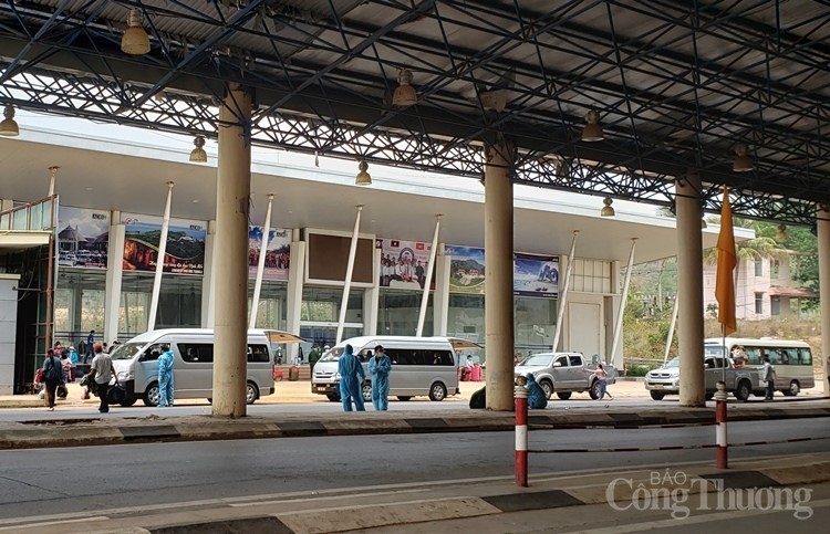 Quảng Trị: Tiếp nhận công dân nhập cảnh về Việt Nam qua các cửa khẩu nghiêm ngặt và chu đáo quang tri tiep nhan cong dan nhap canh ve viet nam qua cac cua khau nghiem ngat va chu dao