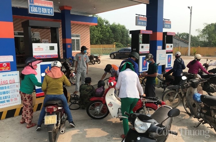 nguoi dan do xo mua tru xang dau chi la hien tuong cuc bo