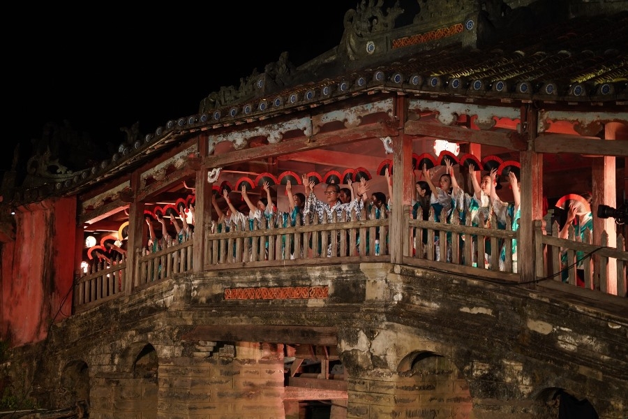 Hàng nghìn du khách mãn nhãn với “Hội An Show”