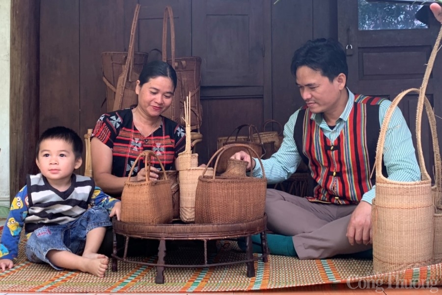Quảng Nam: Giữ nghề đan lát truyền thống của đồng bào Cơ tu gắn với du lịch cộng đồng