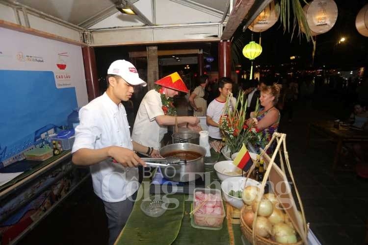 10 dau bep quoc te tranh tai tai lien hoan am thuc quoc te hoi an