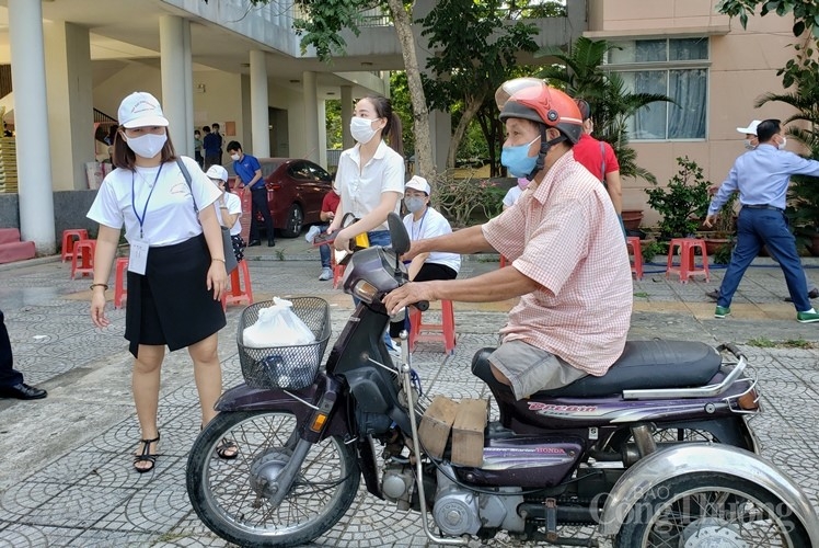 Ấm áp tình người mùa dịch Covid - 19 với “Hạt gạo tình thương” am ap tinh nguoi mua dich covid 19 voi hat gao tinh thuong