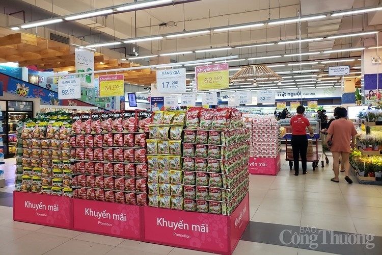 chinh quyen va doanh nghiep cung dong hanh chong covid 19 nhin tu kon tum