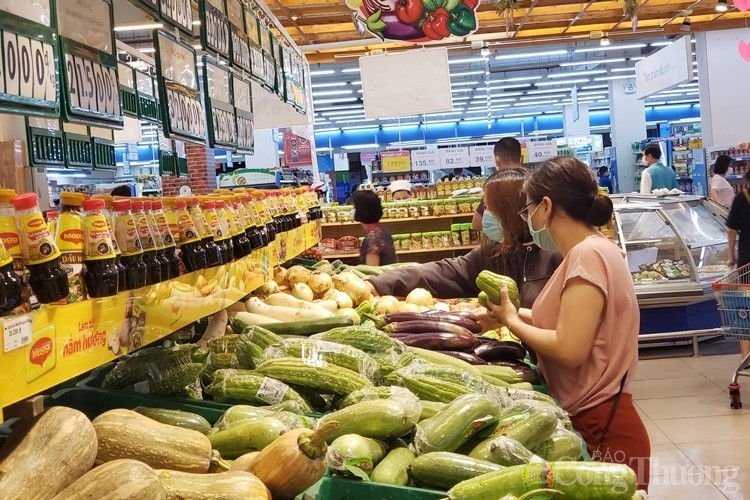 chinh quyen va doanh nghiep cung dong hanh chong covid 19 nhin tu kon tum