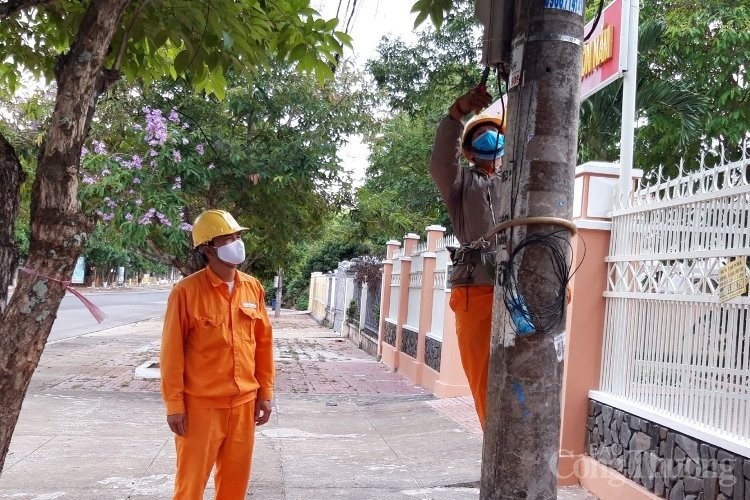 gia lai ho tro giam gia giam tien dien cho hon 400000 khach hang su dung dien