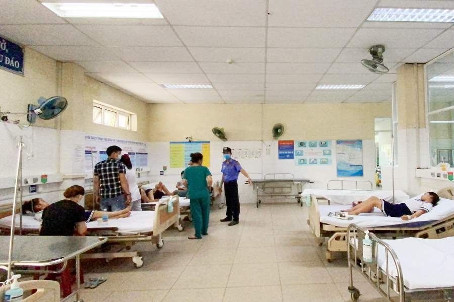 Đà Nẵng: Tăng cường kiểm tra nguồn gốc xuất xứ hàng hóa bán trước cổng trước học Đà Nẵng: Tăng cường kiểm tra nguồn gốc xuất xứ hàng hóa bán trước cổng trước học