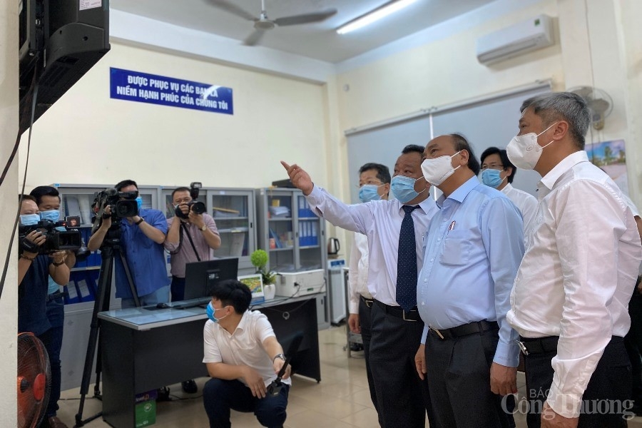 Chủ tịch nước Nguyễn Xuân Phúc kiểm tra công tác phòng chống dịch Covid – 19 tại Đà Nẵng Chủ tịch nước Nguyễn Xuân Phúc kiểm tra công tác phòng chống dịch Covid – 19 tại Đà Nẵng