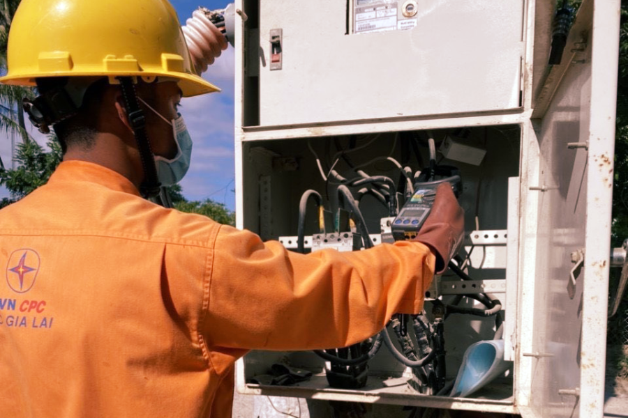 Nỗ lực trong công tác vận hành tụ bù trên lưới điện