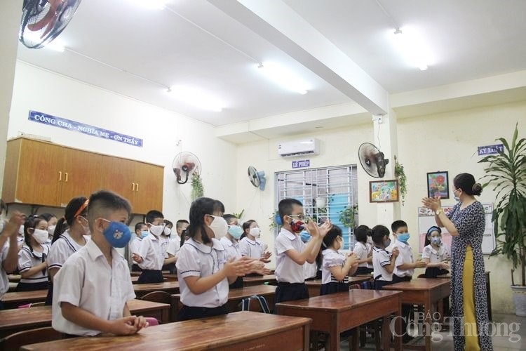 mien trung hoc sinh cac cap di hoc tro lai trong dieu kien duoc dam bao an toan