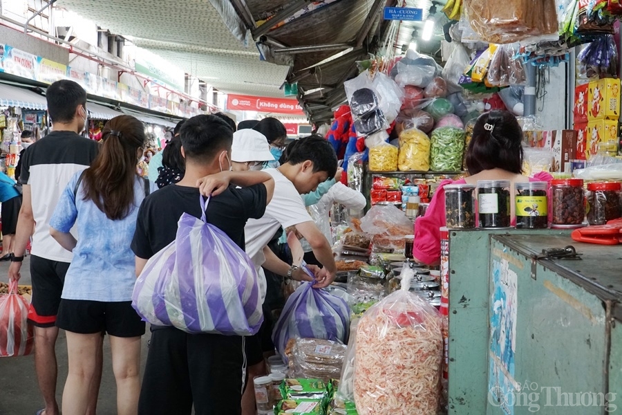 Đà Nẵng: Các cửa hàng, siêu thị đặc sản đông nghẹt khách du lịch