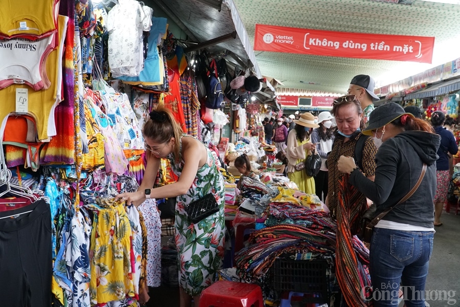 Đà Nẵng: Các cửa hàng, siêu thị đặc sản đông nghẹt khách du lịch