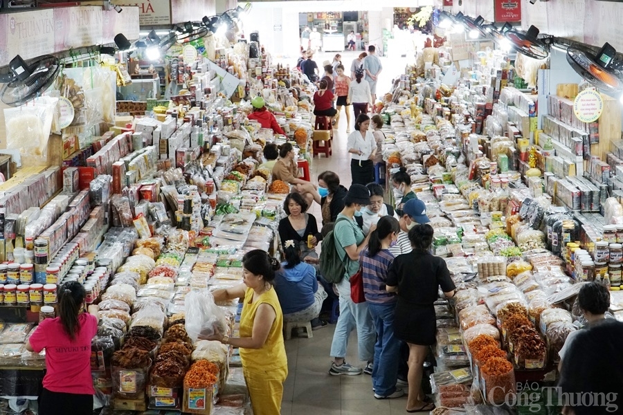 Đà Nẵng: Các cửa hàng, siêu thị đặc sản đông nghẹt khách du lịch