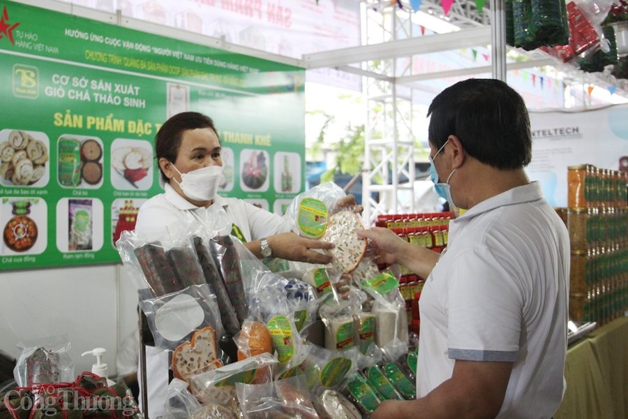 Đà Nẵng: Các cửa hàng, siêu thị đặc sản đông nghẹt khách du lịch