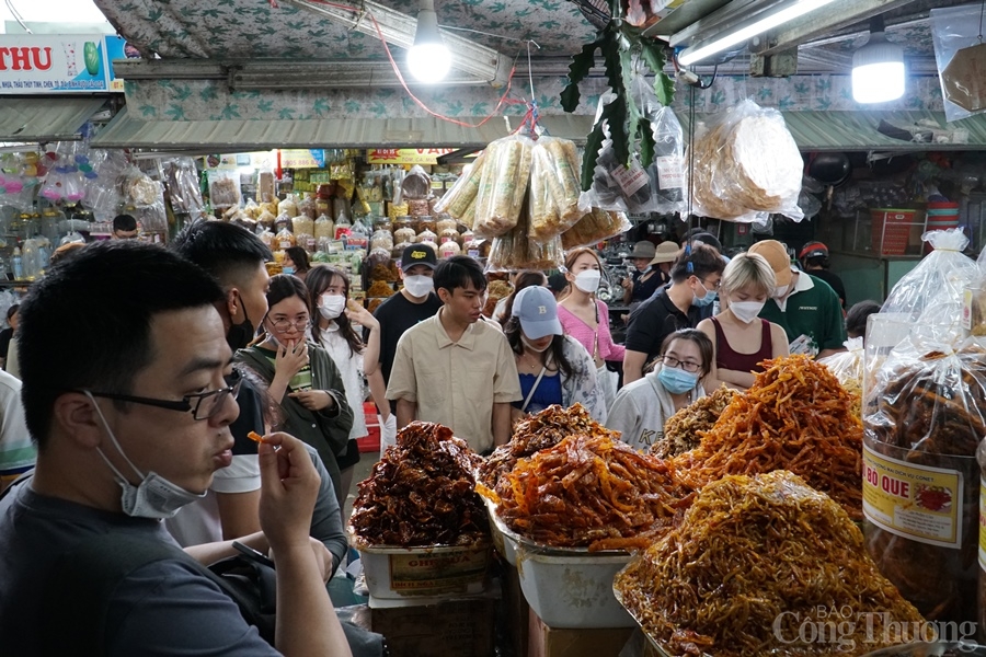 Đà Nẵng: Các cửa hàng, siêu thị đặc sản đông nghẹt khách du lịch
