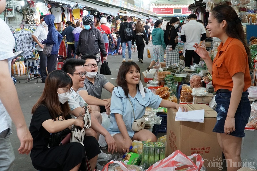 Đà Nẵng: Các cửa hàng, siêu thị đặc sản đông nghẹt khách du lịch