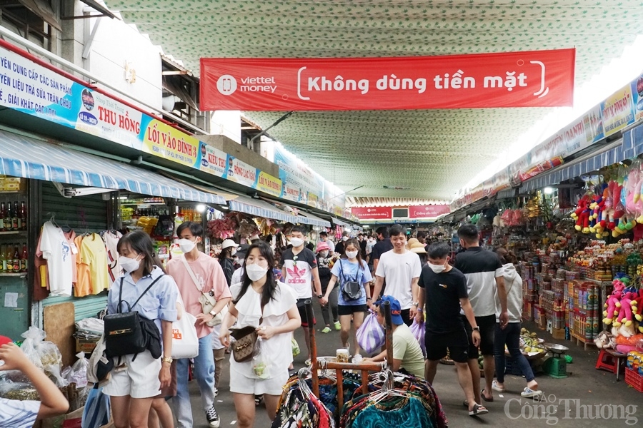 Đà Nẵng: Các cửa hàng, siêu thị đặc sản đông nghẹt khách du lịch