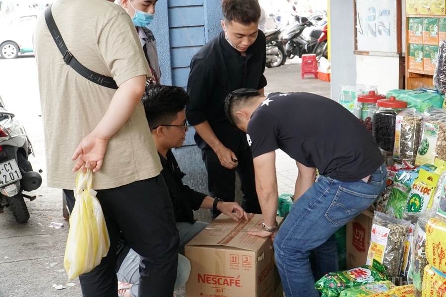 Đà Nẵng: Các cửa hàng, siêu thị đặc sản đông nghẹt khách du lịch