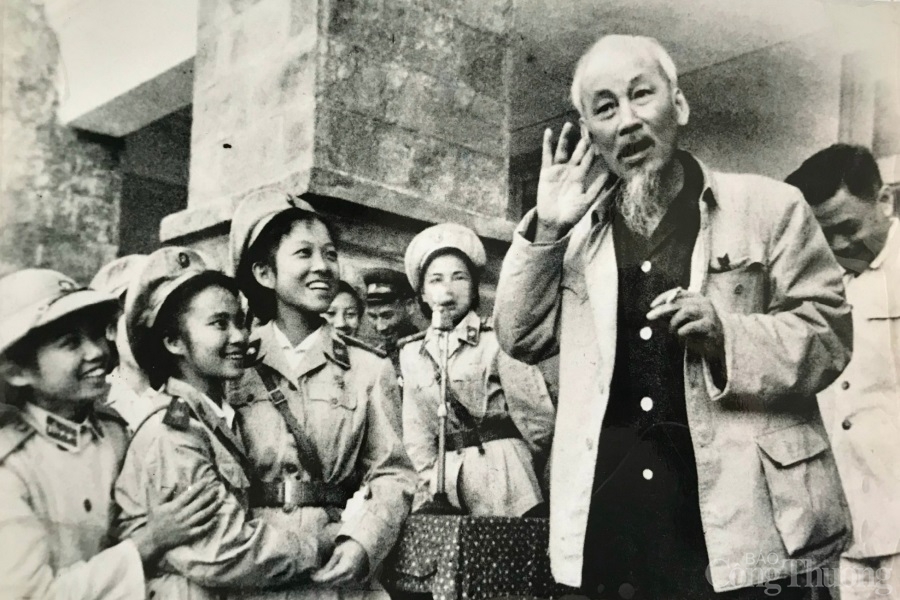 Kỷ niệm đẹp của cặp vợ chồng văn công từng gặp Bác Hồ Kỷ niệm đẹp của cặp vợ chồng văn công từng gặp Bác Hồ