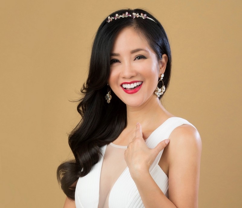 diva hong nhung luon hao hung va tran day nang luong khi dung tren san khau diff