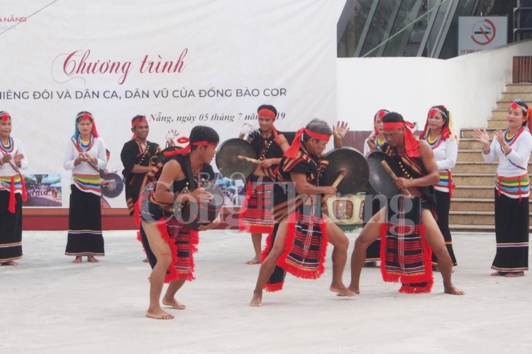 da nang du khach thich thu trai nghiem van hoa cong chieng dong bao cor quang ngai