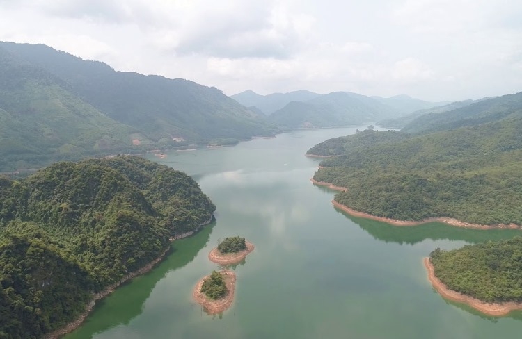 mien trung gong minh voi nang nong ky 2 nguy co han han cao thuy dien no luc can bang hai vai