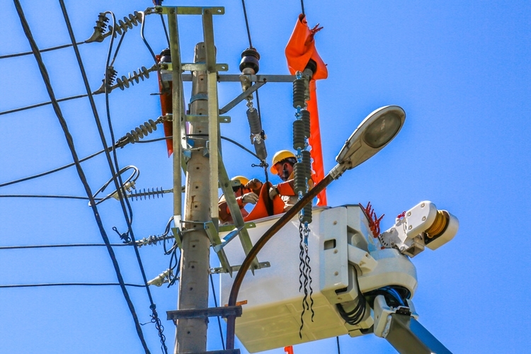 mien trung gong minh voi nang nong ky 3 no luc dam bao an toan luoi dien va cap dien phuc vu nguoi dan