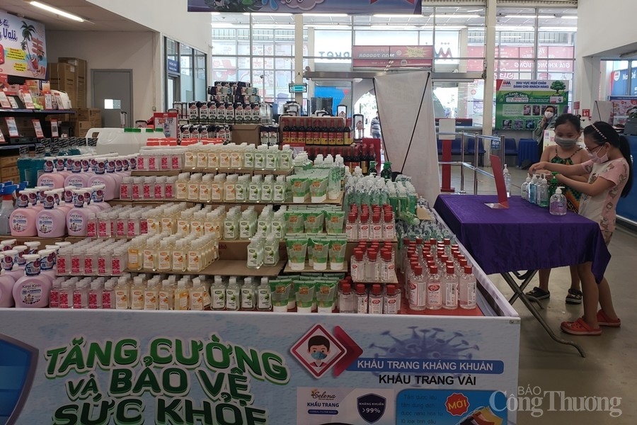 hang hoa doi dao nguoi dan da nang binh tinh buoc vao cuoc chien covid 19