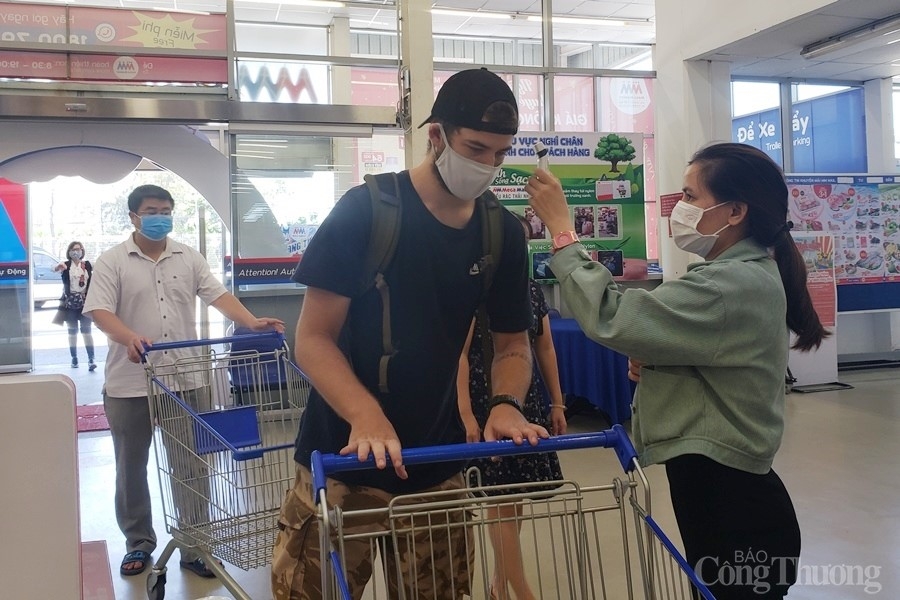hang hoa doi dao nguoi dan da nang binh tinh buoc vao cuoc chien covid 19