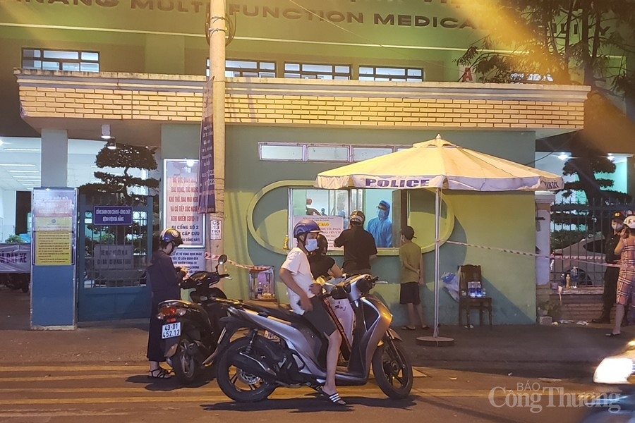 Đà Nẵng: Ngày đầu phong tỏa bệnh viện, bệnh nhân xếp hàng chờ vào chạy thận da nang ngay dau phong toa benh vien benh nhan xep hang cho vao chay than