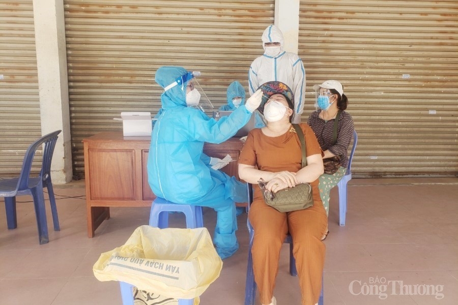 Đà Nẵng: Siêu thị tăng mạnh hàng thực phẩm tươi sống, tiểu thương các chợ nghiêm túc thực hiện giãn cách Đà Nẵng: Siêu thị tăng mạnh hàng thực phẩm tươi sống, tiểu thương các chợ nghiêm túc thực hiện giãn cách