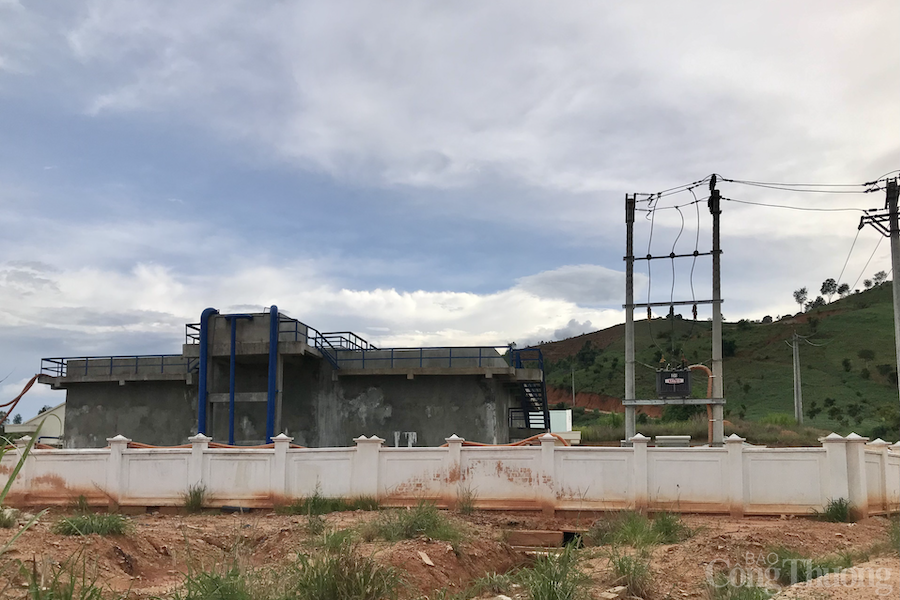 Kon Tum: Nhà máy nước trăm tỷ xây xong để đó, hàng chục nghìn người dân “khát” nước sạch Kon Tum: Nhà máy nước trăm tỷ xây xong để đó, hàng chục nghìn người dân “khát” nước sạch