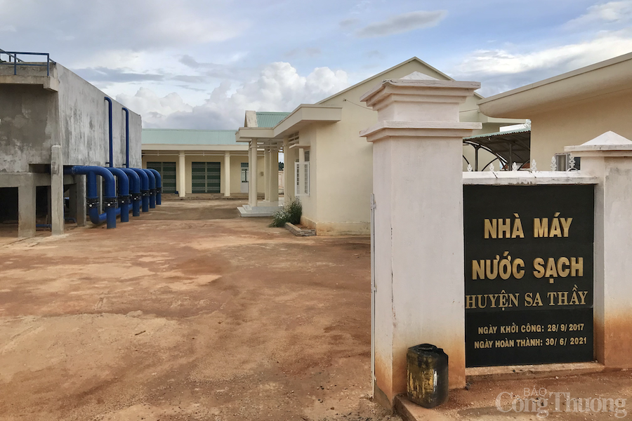 Kon Tum: Nhà máy nước trăm tỷ xây xong để đó, hàng chục nghìn người dân “khát” nước sạch Kon Tum: Nhà máy nước trăm tỷ xây xong để đó, hàng chục nghìn người dân “khát” nước sạch