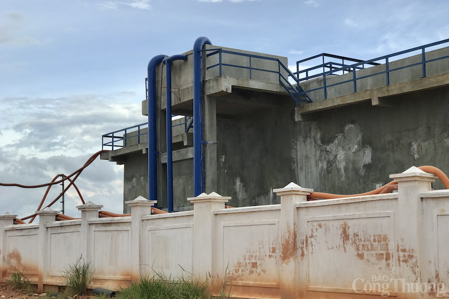 Kon Tum: Nhà máy nước trăm tỷ xây xong để đó, hàng chục nghìn người dân “khát” nước sạch Kon Tum: Nhà máy nước trăm tỷ xây xong để đó, hàng chục nghìn người dân “khát” nước sạch