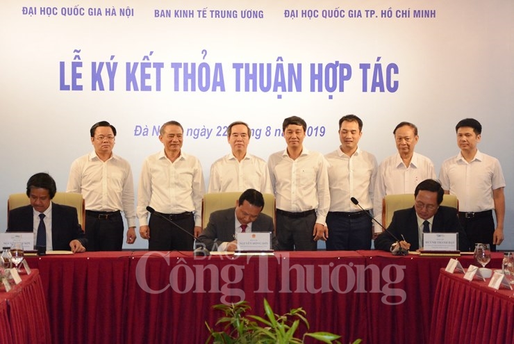 Ban Kinh tế Trung ương ký hợp tác với Đại học Quốc gia Hà Nội và Đại học Quốc gia TP. Hồ Chí Minh ban kinh te trung uong ky ket hop tac voi dai hoc quoc gia ha noi va dai hoc quoc gia tp ho chi minh