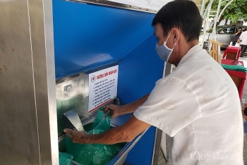 Đà Nẵng: Người nghèo nhận gạo từ 