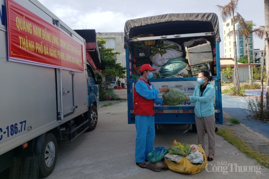 Quảng Nam gửi hơn 30 tấn thực phẩm thiết yếu chung sức cùng Đà Nẵng chống dịch