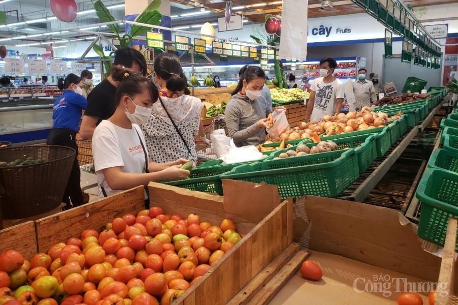 Đà Nẵng: Siêu thị, chợ kiểm soát chặt lượt ra vào bằng thẻ QR Code mua hàng thiết yếu