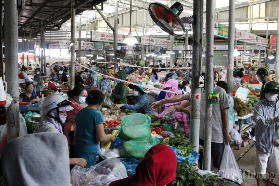 Đà Nẵng: Siêu thị, chợ kiểm soát chặt lượt ra vào bằng thẻ QR Code mua hàng thiết yếu