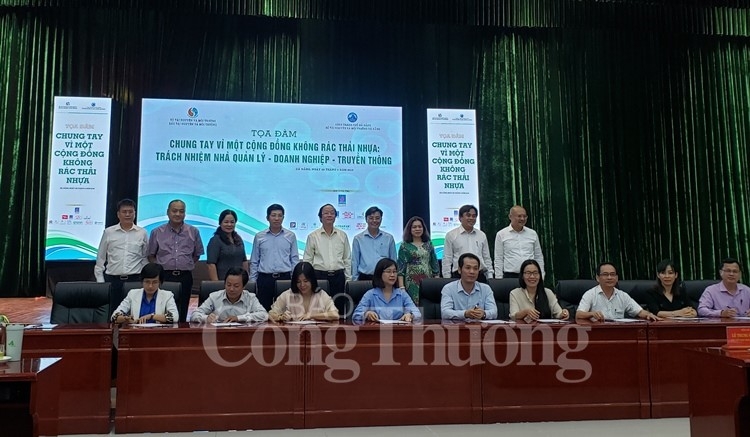 Tăng cường trách nhiệm của Nhà quản lý – doanh nghiệp – truyền thông trong cuộc chiến chống rác thải nhựa tang cuong trach nhiem cua nha quan ly doanh nghiep truyen thong trong cuoc chien chong rac thai nhua