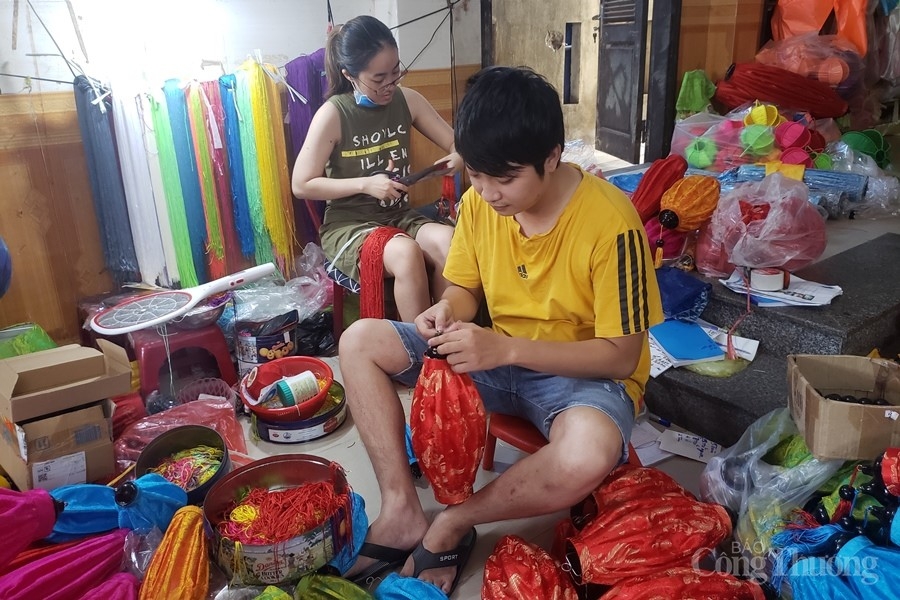 Nghề làm đèn lồng Trung thu tại Hội An Nghề làm đèn lồng Trung thu tại Hội An