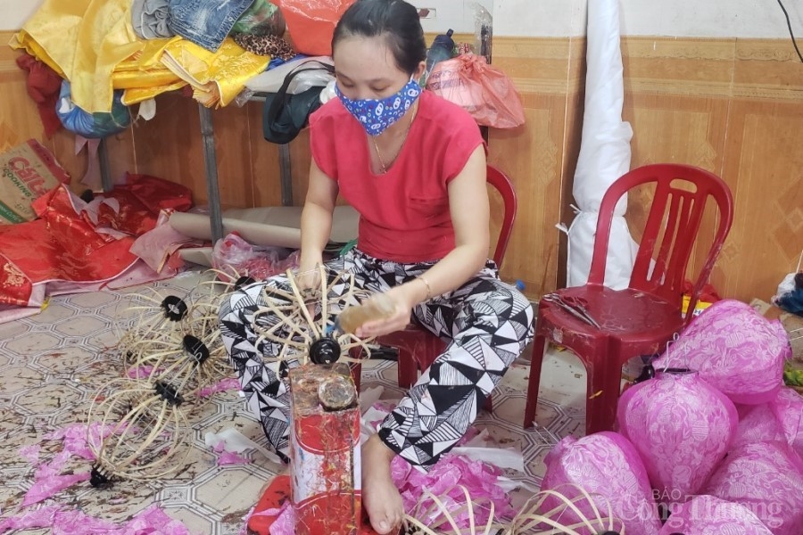 Nghề làm đèn lồng Trung thu tại Hội An Nghề làm đèn lồng Trung thu tại Hội An